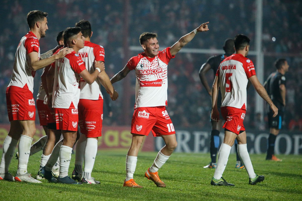 francowatson05's tweet photo. Hermosa noche en casa con nuestra gente🔥🔥🔥🔥.                               TODOS JUNTOS 🔴⚪️🔴.                      @InstitutoACC https://t.co/MBUxqOVZWr