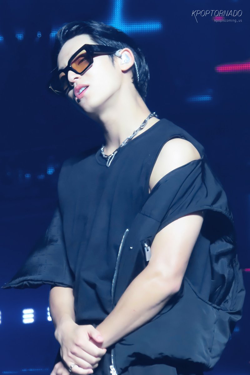 kpopiscoming_us's tweet photo. 220903 SVT Be The Sun Toronto

🕶️

#세븐틴 #SEVENTEEN #민규 #MINGYU
#BETHESUNwithSVT 
#BETHESUNinTORONTO 
#NowSVT https://t.co/ldWF3wYSQU