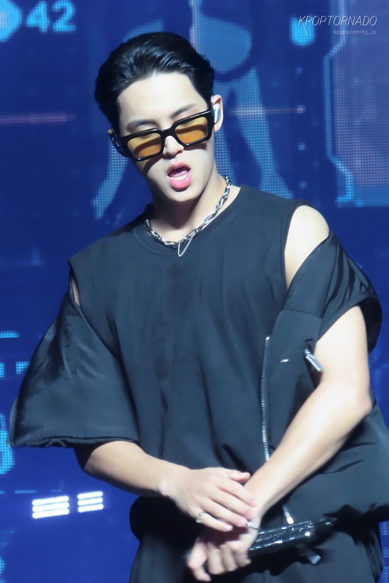 kpopiscoming_us's tweet photo. 220903 SVT Be The Sun Toronto

🕶️

#세븐틴 #SEVENTEEN #민규 #MINGYU
#BETHESUNwithSVT 
#BETHESUNinTORONTO 
#NowSVT https://t.co/ldWF3wYSQU