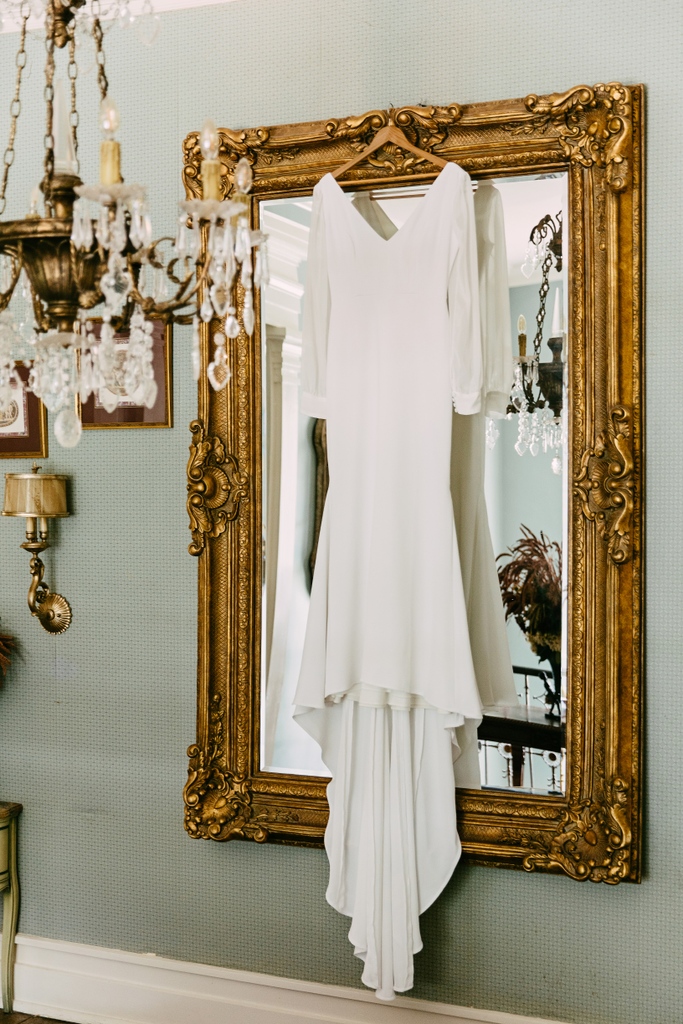 CedarHallTN's tweet photo. Happy Sunday, friends! We can't wait for the lovely week ahead (especially if it's filled with pretty dresses and gilded mirrors!) ✨⁣
⁣
Venue + Coordination ◦ @cedarhallTN
Photographer ◦ @kellyginn22
⁠Gown ◦ Maggie Louise Bridal https://t.co/4Z7qR1sVZ3