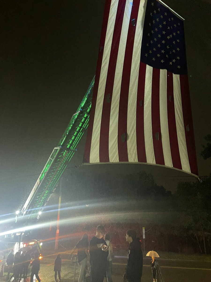 What a beautiful ceremony held by the Seaford community remembering all those who lost their lives on 9/11 🇺🇸 ❤️🤍💙#seafordpride💚 #NeverForget