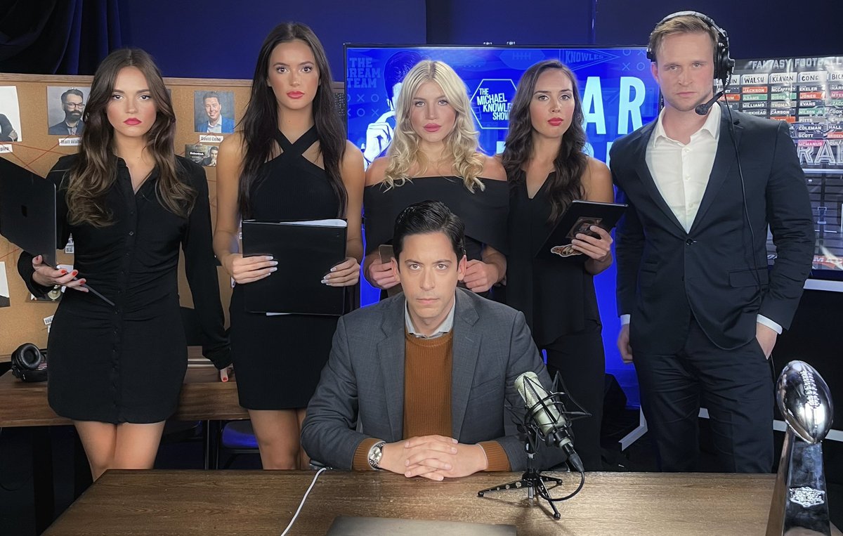 BenDaviesActor's tweet photo. @michaeljknowles 1-0 #teamknowles #dontsquish https://t.co/Veuh3hQ0wL