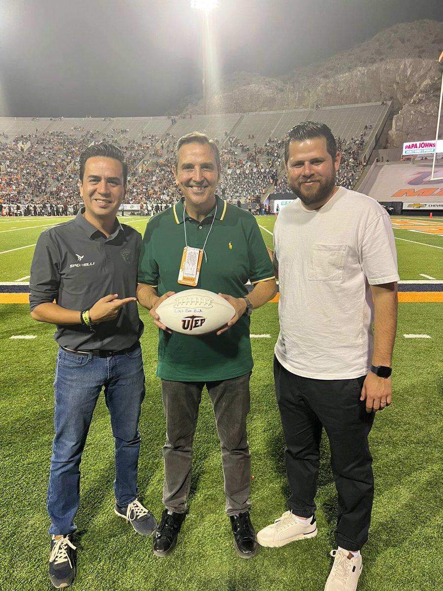 CharlyCG24's tweet photo. Con el jefe de de jefes del fútbol Mexa el "Presi" Miguel Angel Garza y mi buen amigo @FSDavid5 en  #Texas #utep #miners #elpasotexas #amigos #futbol  #collegefootball #Bravos #fcjuarez https://t.co/70xdjbbipo