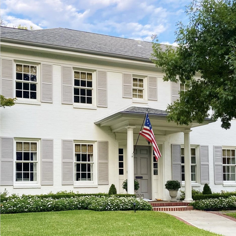 texasnewstalk's tweet photo. House in Dallas, Texas - Reposted from the PottedBoxwood
#dallashomes #dallashome #americanflag #dallastexas #highlandpark #universitypark #dallasrealestate #boxwoods #shutters #luxuryhomes #dallas #firstplacerealestate https://t.co/iKUrfISC0R