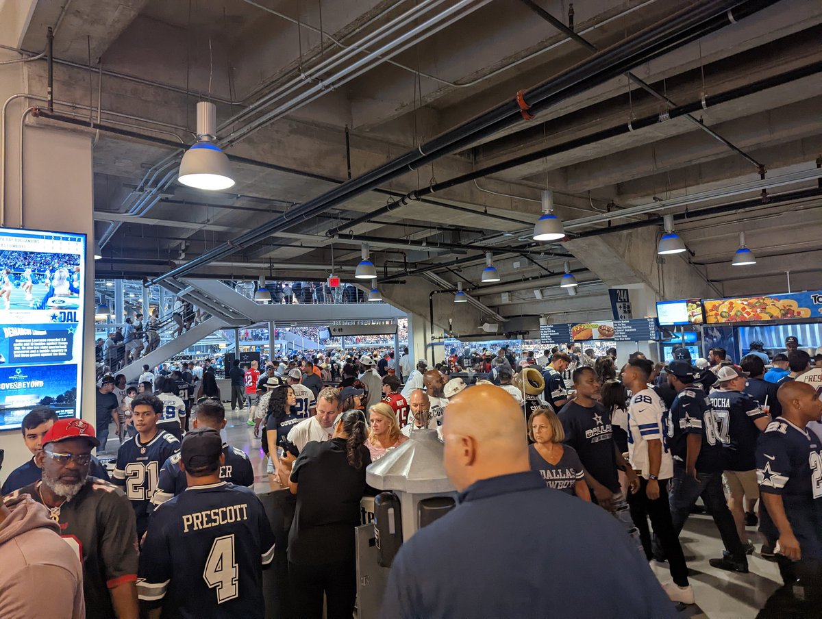 TechBenchTV's tweet image. 2nd ever NFL game. Holy shit what an insane place. Truly an amazing place on so many levels #GoCowboys