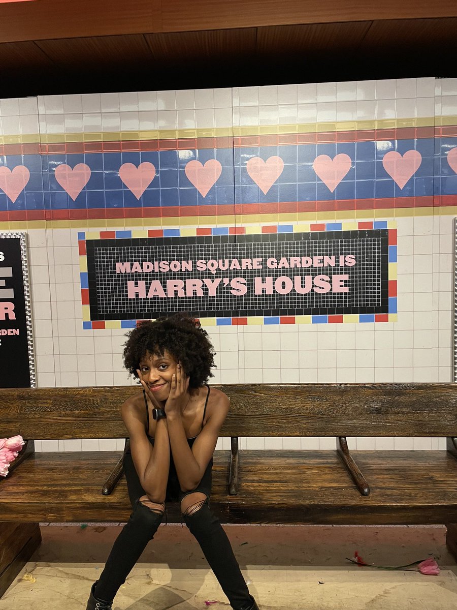 dess_themess's tweet photo. I saw my man on Thursday... @Harry_Styles lol. It was my first concert 🥴... definitely will not be my last. https://t.co/fRiU2dGc48