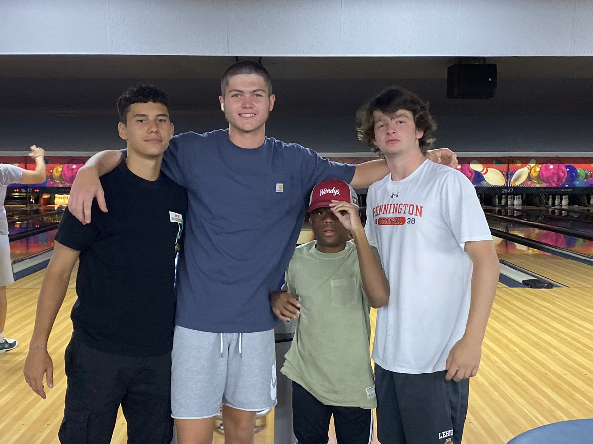 TPS_ResLife's tweet photo. @tps_news Some ResLife juniors and seniors enjoyed a special midnight bowling trip on Saturday night! #TPSResLife https://t.co/xoBCNKv7Yw