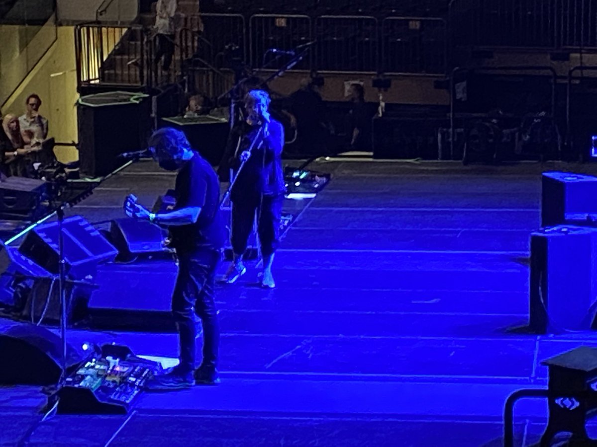pjtourkid's tweet photo. #HeyHeyOh are being dropped @TheGarden @ratsoundsystems @PearlJam https://t.co/mFR1wkiL30