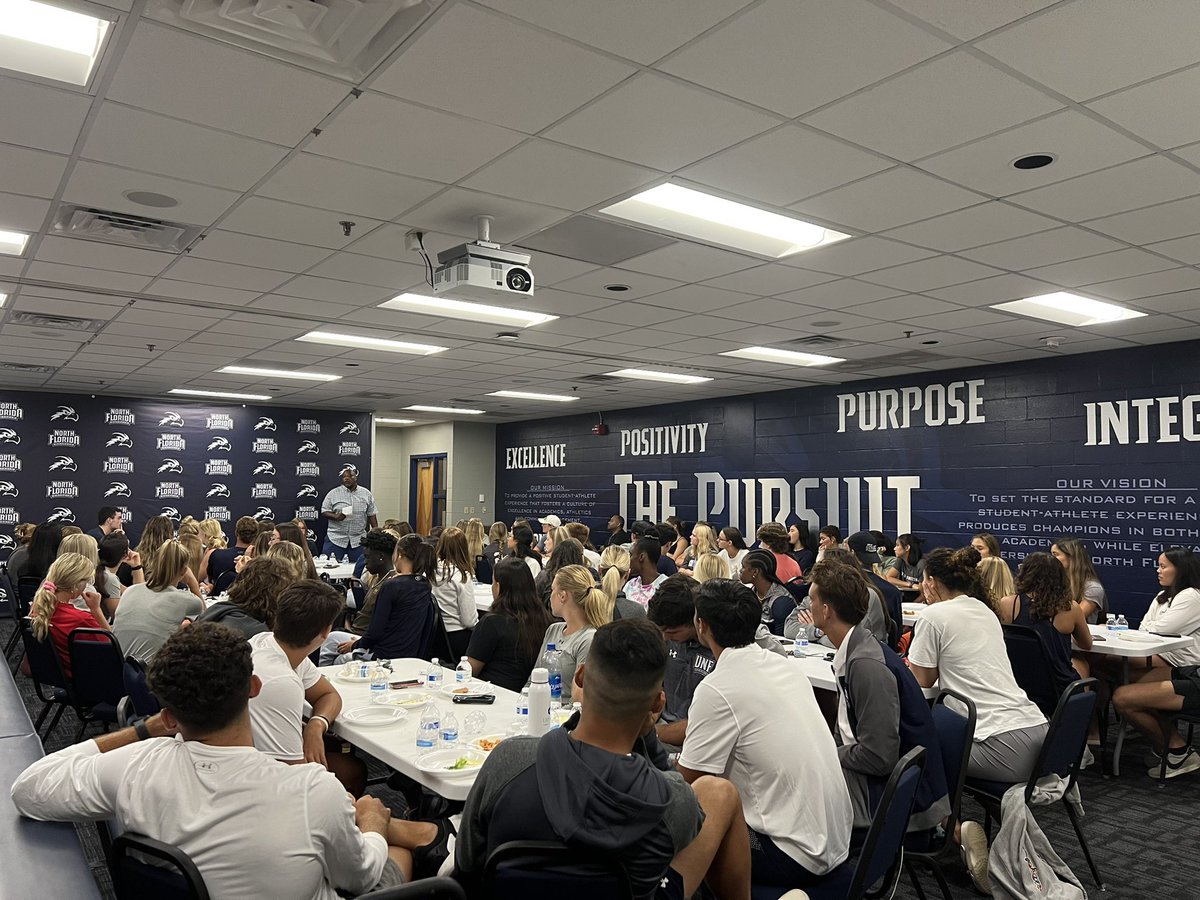 UNFSACE's tweet photo. To say our first HUDDLE session was a success would be a drastic understatement! 

We had at least one member from every team here tonight as we unpacked what it means to truly WALK AS ONE. 

It all starts with LOVE &amp; there was a lot of love in this room tonight. 

#Family https://t.co/YlDKdXK6Cz