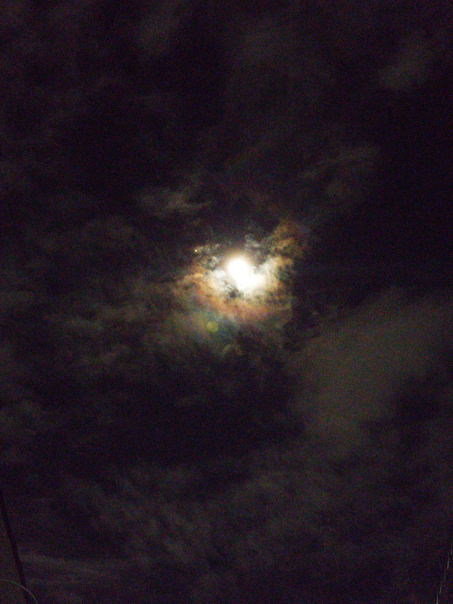 Jay_kiii's tweet photo. Un soir de lune, un moment capté par ss s21 ultra. Jamais déjà refuser sa capacité de zoomer ☺️
#samfan #ss #LUNE #TheGreatBear https://t.co/oNxb0pqRlM