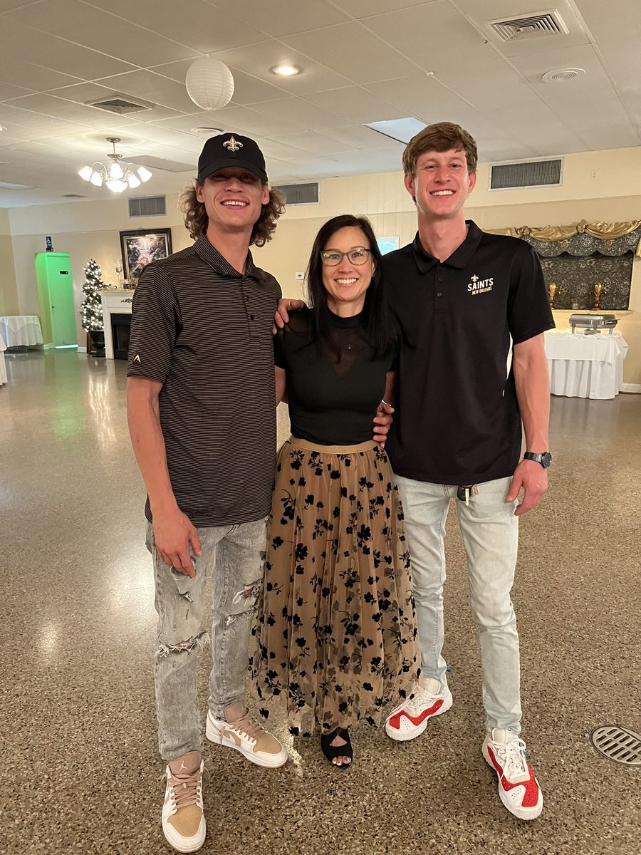 Real_ydoC's tweet photo. There’s me not around my mom. 

Then there’s me with my mom. https://t.co/4iO5T2LK0i