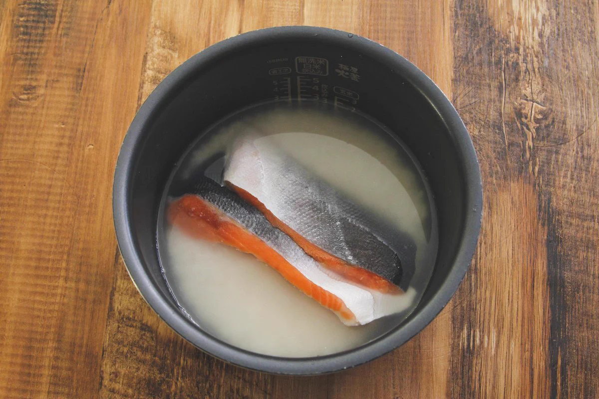 鮭好きさん必見！2合炊いてもすぐに無くなっちゃうという、鮭の炊き込みご飯レシピ！