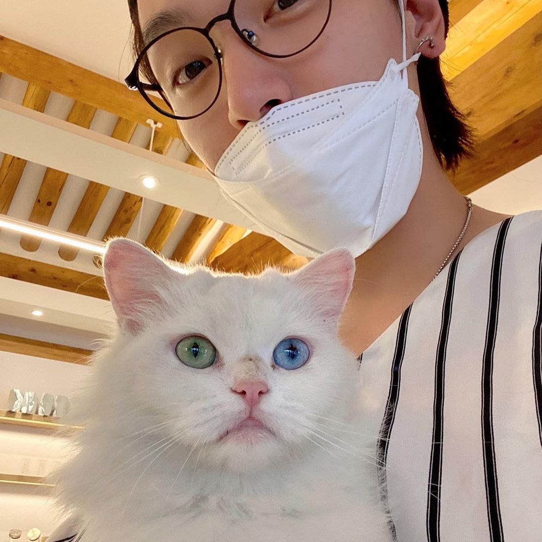 NFlyingFr_Fan's tweet photo. 12.09.2022 #JAEHYUN

[ Instagram | _.kimjaehyun._ ]

"Dans ma ville natale 🏺
.
.
#NFlying #KimJaehyun #Chuseok #vacances #CommentAllezVous #JeSuisAvec #MonPère et #MaGrandMère"

@NF_official_jp @NFlyingofficial #엔플라잉 #김재현 https://t.co/CLkbN0PHxK