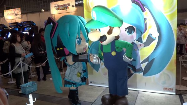 Mikudayo and Luigi shaking hands (Year of Luigi)
