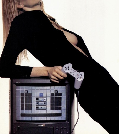 3CC0__'s tweet photo. Sony: PlayStation Ad (1995) https://t.co/xLonS91Vh6