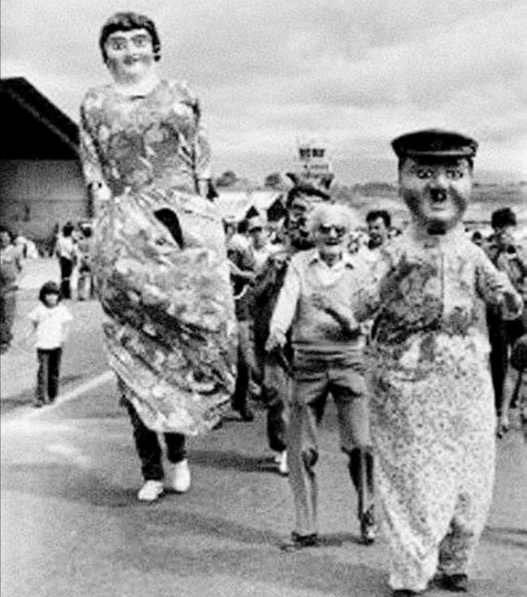 CRC1821's tweet photo. Tiempo de mascaradas Alajuelenses en los años 70s.
#historiacostarricense https://t.co/4GyY6xum3s