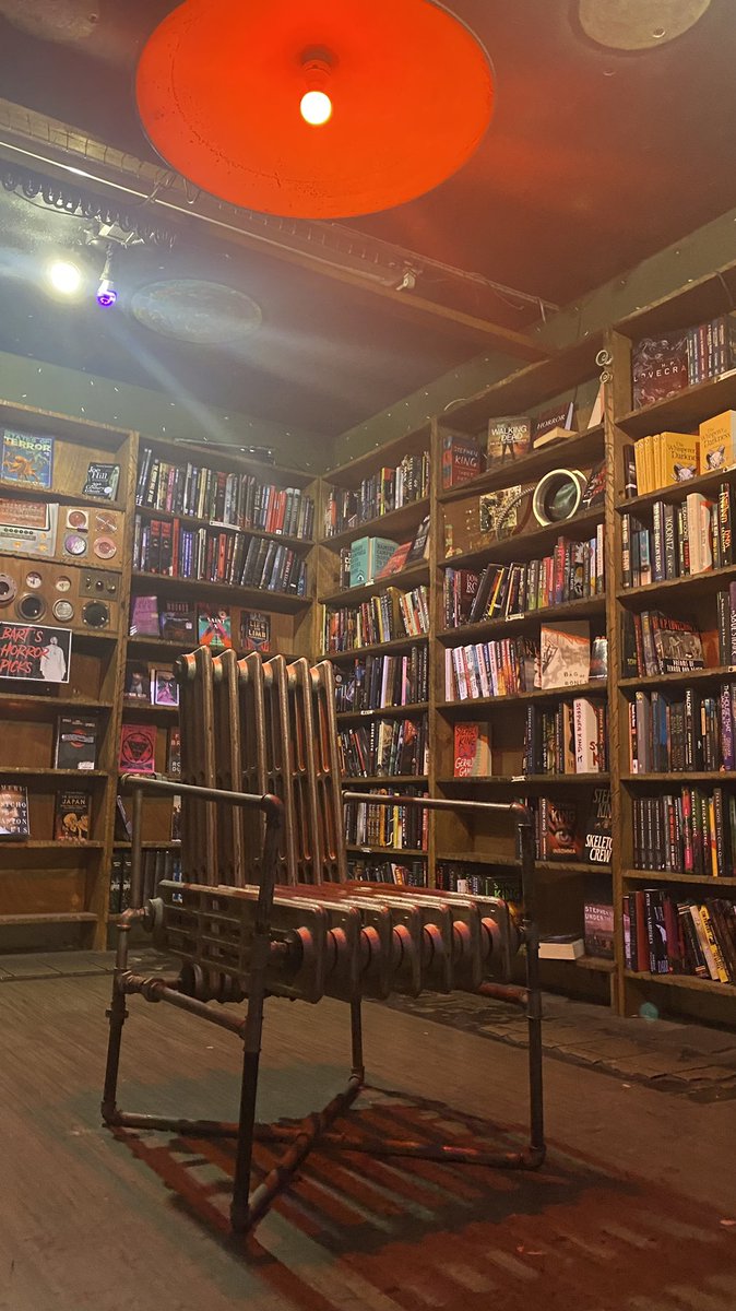 xxomark_'s tweet photo. The last bookstore 🤎 #DTLA#thelastbookstore https://t.co/byqQo7QiqM