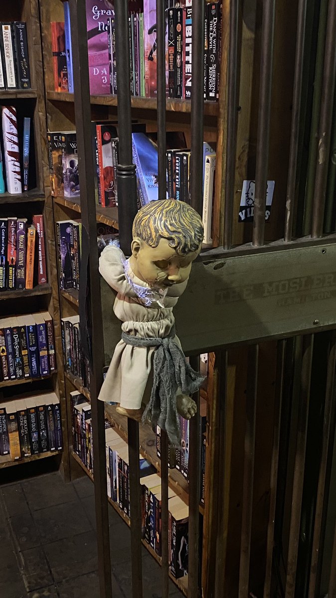 xxomark_'s tweet photo. The last bookstore 🤎 #DTLA#thelastbookstore https://t.co/byqQo7QiqM