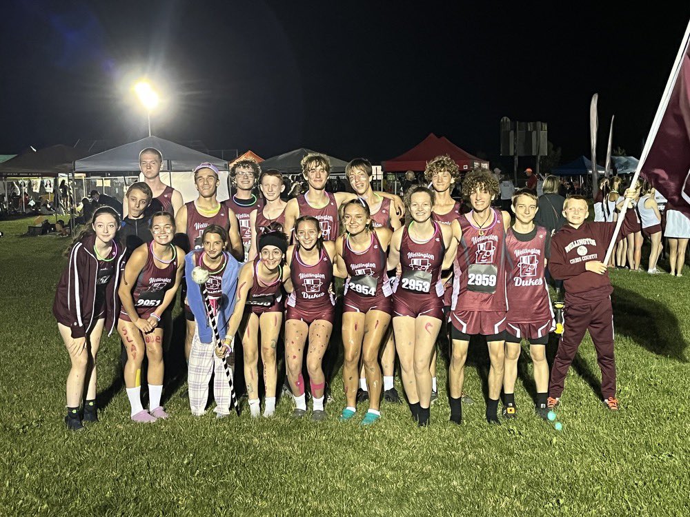 🪩Glow sticks, fireworks and a disco ball must have been good luck for the Dukes at the Seneca East Night Race! Congrats to our runners who earned PR’s Saturday night: Ethan, Sam, Zach, Jonah, Ned, Corwin, Max, Hope and Madelyn! 👟
Great job Dukes!! Keep those times falling!💪🏼
