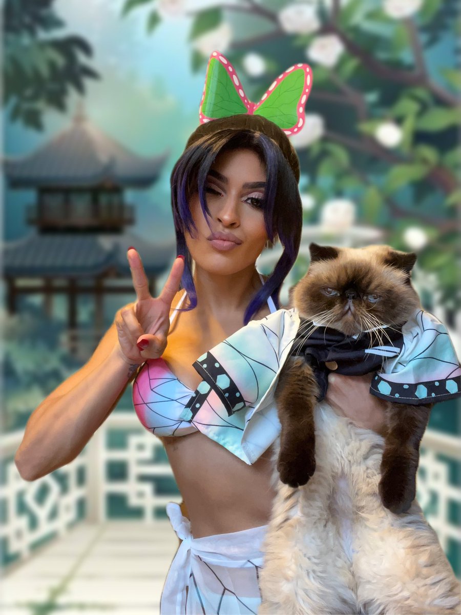 I promise she loves me.