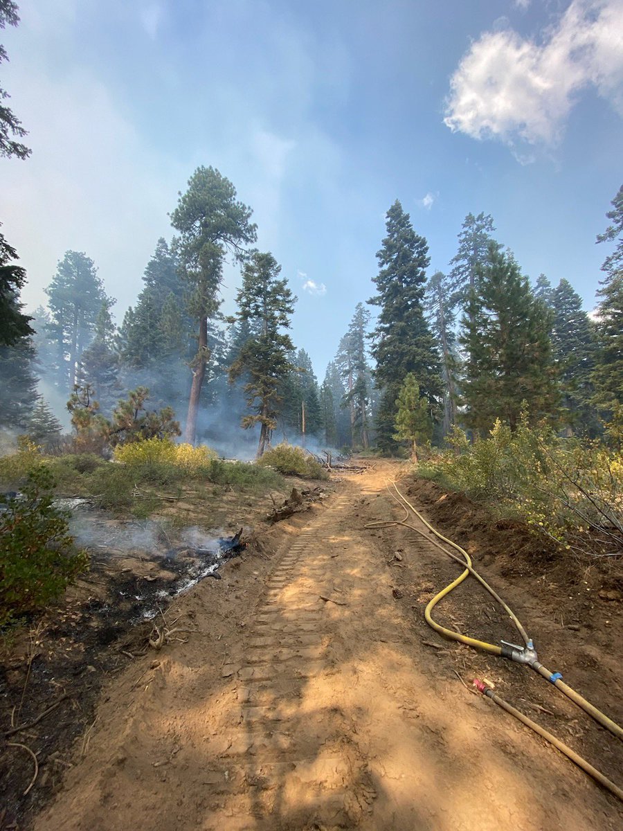 SanBernardinoNF's tweet photo. Today firefighters on the #RadfordFire are picking up hose along the fire lines. Hose lays were used all around the perimeter; now comes the job of picking the hose  up, washing it off and rolling it up for the next incident. @SBCOUNTYFIRE @sbcountysheriff @bigbearfiredept https://t.co/ijwgTw4Oez