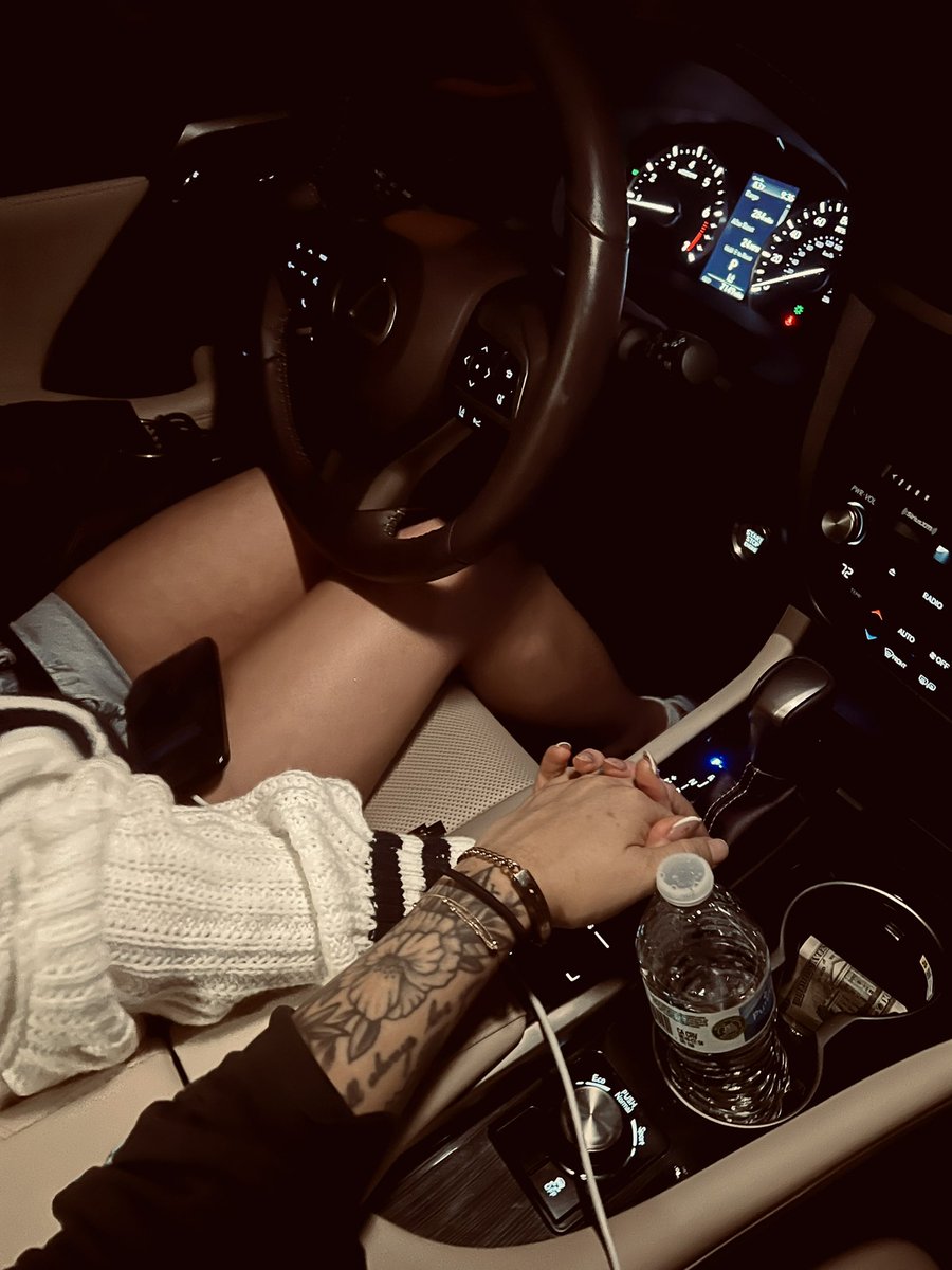 h3rblif3's tweet photo. dating your best friend >                                #WLW https://t.co/WBA7hAIFRR