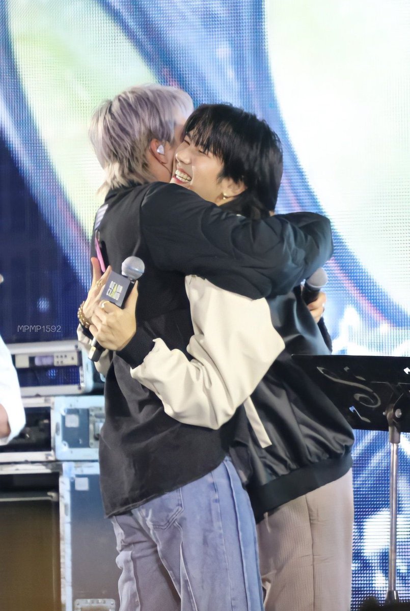 Mysafezbuild's tweet photo. Thanks to P'Tong. He always supports my boy so well. They are best Bros to each other. Love their bromance so much 💙🫶🏻
#BuildJakapan #Tongthk #TongBuild @Buildbuilddd @tongthk https://t.co/mDNCkvDjSD