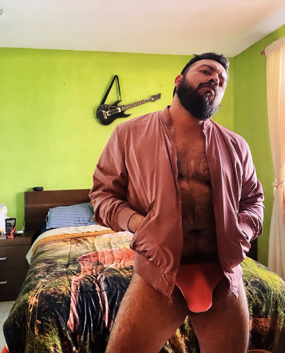 LuisSiat's tweet photo. Nites 🌙 #beardedguy https://t.co/dhzLYFkj0P