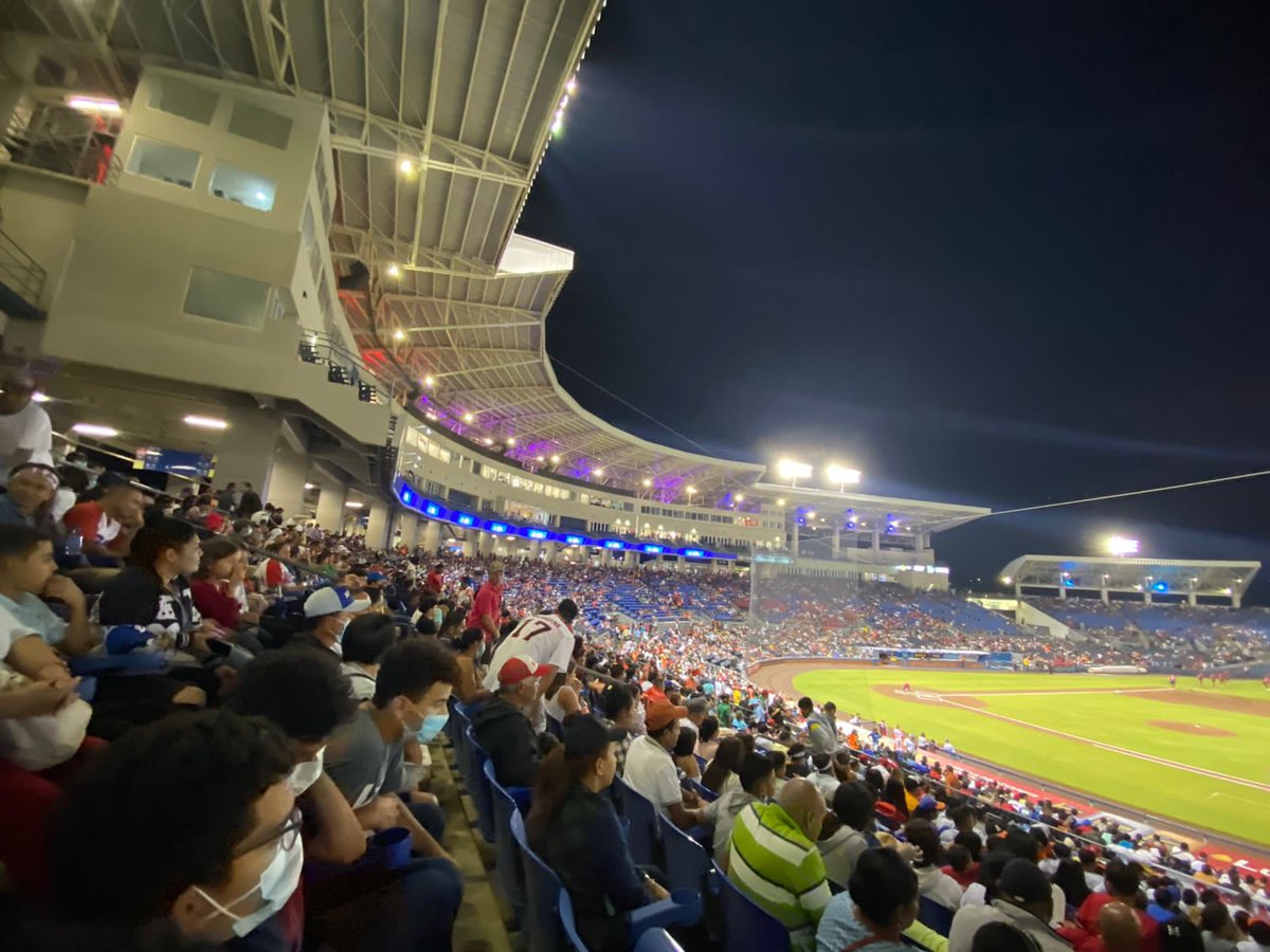 Nicaragua905's tweet photo. #LaRed905 || Ambiente que se vive previo al inicio del 4to partido de la serie final del campeonato Germán Pomares, Dantos vs Bóer.
#béisbol
#Nicaragua
#boer
#dantos
👇👇👇
Ver galería fotográfica: RD Comunicadores. https://t.co/42x2pBQZJO