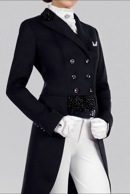 乗馬服の上にユニオンジャックビキニ
というコーディネートをひらめく 