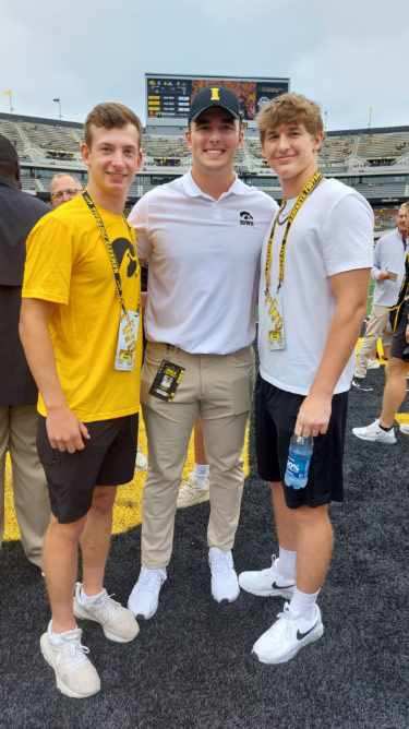 LeviDaniel__23's tweet photo. Had a great time at Kinnick! Thank you for the invite! 🟡⚫️ @HawkeyeFootball @TylerBarnesIOWA @BlairRIVALS https://t.co/9ccnETyNvV