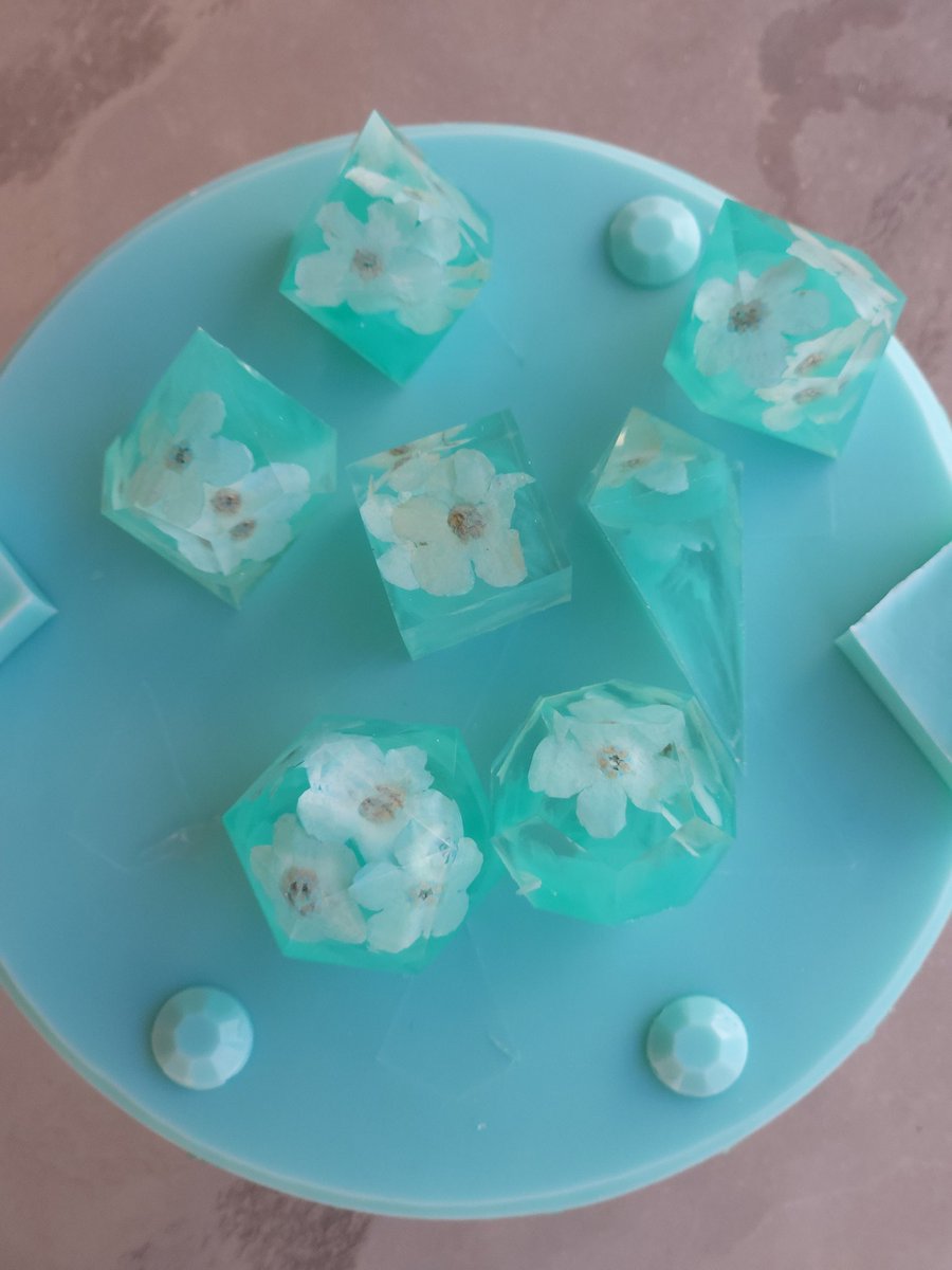 Sinnamon_Dice's tweet image. Some pulls from tonight. Took a small break but I think I'm back!
#handmadedice #dicemaker #flowerdice