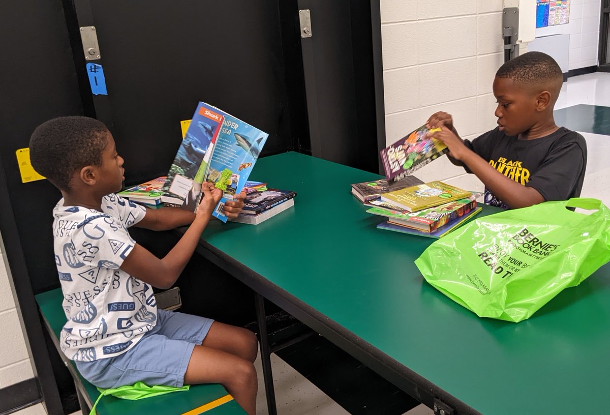 dist126_hg's tweet photo. A great big thanks to Bernie's Book Bank, from Ms. Lanenga's fourth graders.  #hornetstrong #weare126 @dist126 @dist126_hg https://t.co/vg2GgopfwL