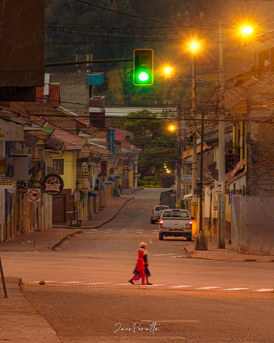 JacobPeraltaP's tweet photo. El cruce de la Vía San Fernando y la Claudio Vallejo Vallejo. 🚦 #Giron #Azuay #Ecuador

IG: https://t.co/TARsbNeLUG https://t.co/Yl8dVySSDF