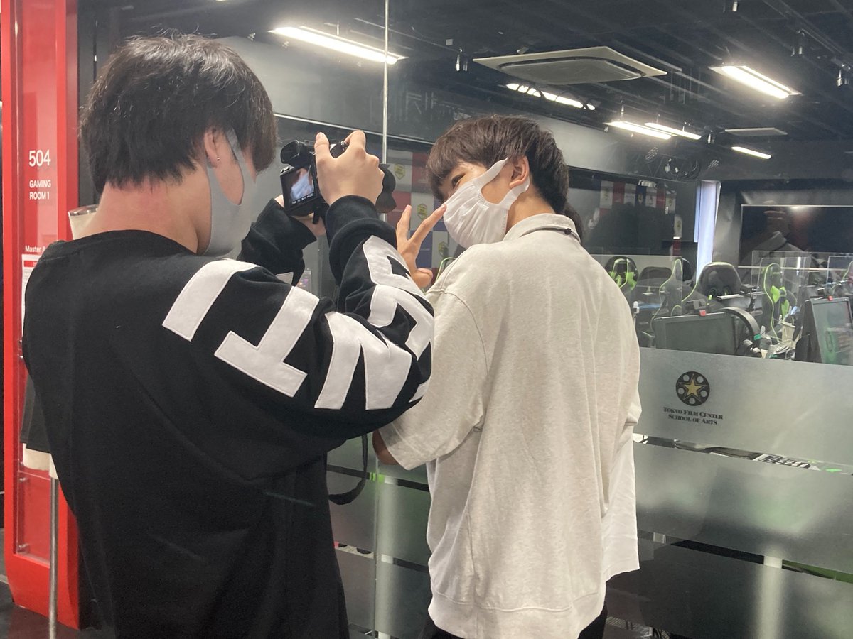 Tokyo_Anime's tweet photo. 皆さーん❗️おはようございます‼️
今日は久しぶりに授業の風景をお見せしちゃいます😆
e-sportsワールドでは【Photoshop/illustrator】の授業でカメラの使い方を学んでおります📸✨
他にもこの授業では名刺のデザインやイベントのロゴ作りを学んでおります‼️
#東京アニメ #eスポーツ #LovetoWork https://t.co/2jwudLmqZF