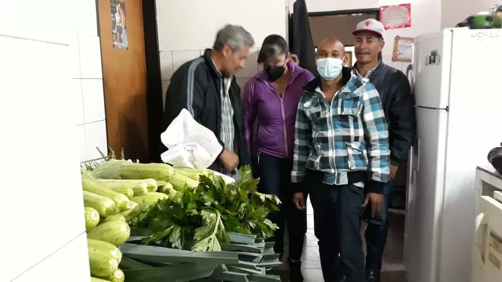 asocramr's tweet photo. ASOCRAMR 07-09-2022, se realiza la 6ta entrega de productos agrícolas producidos por nuestros agricultores, a los centros asistenciales de salud Hospital I Mucuchíes y CDI Indio Tinjaca, por parte del comité de riego La Musui la corresponsabilidad social es de todos. https://t.co/25oZv0jxF3