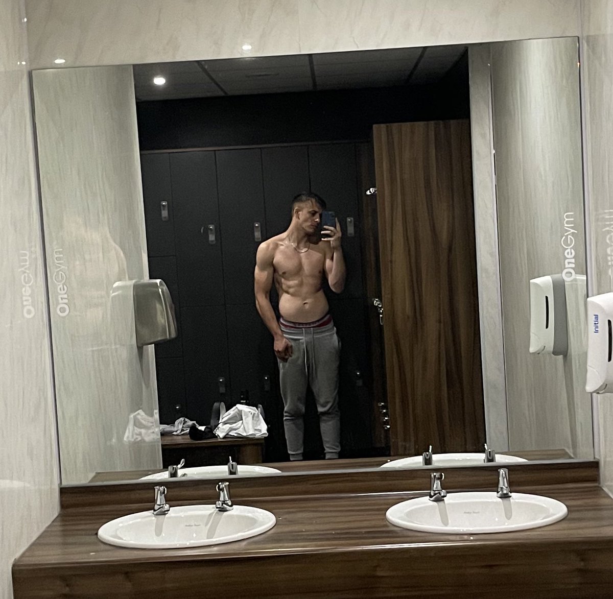 SlickyRB's tweet image. Cheeky physique update and car update 🙃 life's still slow but still alive👌🏽