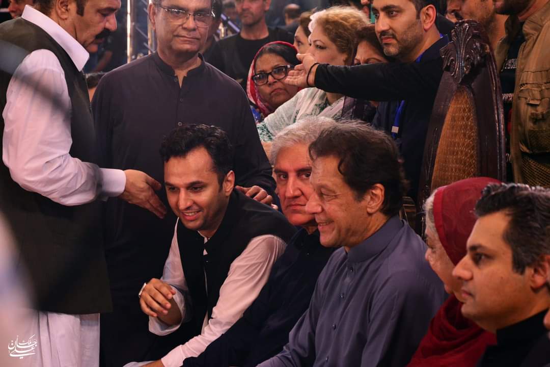AliAshraf___'s tweet photo. گوجرانوالہ جلسے میں اپنے کپتان عمران خان کے ساتھ۔۔۔ 
گوجرانوالہ کی عوام کا شکریہ آپ نے مائنس ون کو مکمل ناکام کر دیا۔ https://t.co/0h1PPrkBHq