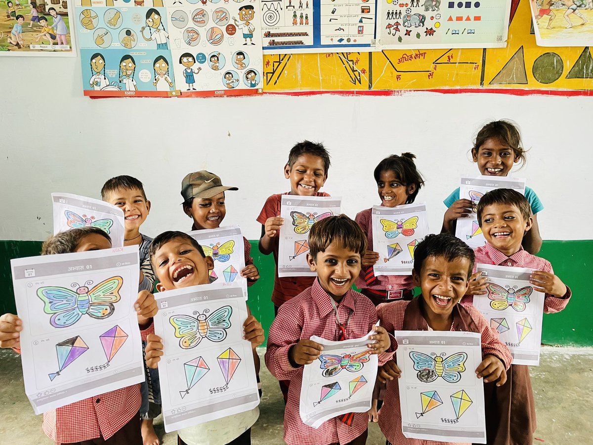 divyanshising12's tweet photo. A picture is worth a thousand words.❤️🌸 @basicshiksha_up @SarvendraEdu @thisissanjubjp @UPGovt  #MondayMotivaton #happyplace #Smile #Happiness https://t.co/h3LPmVamfA