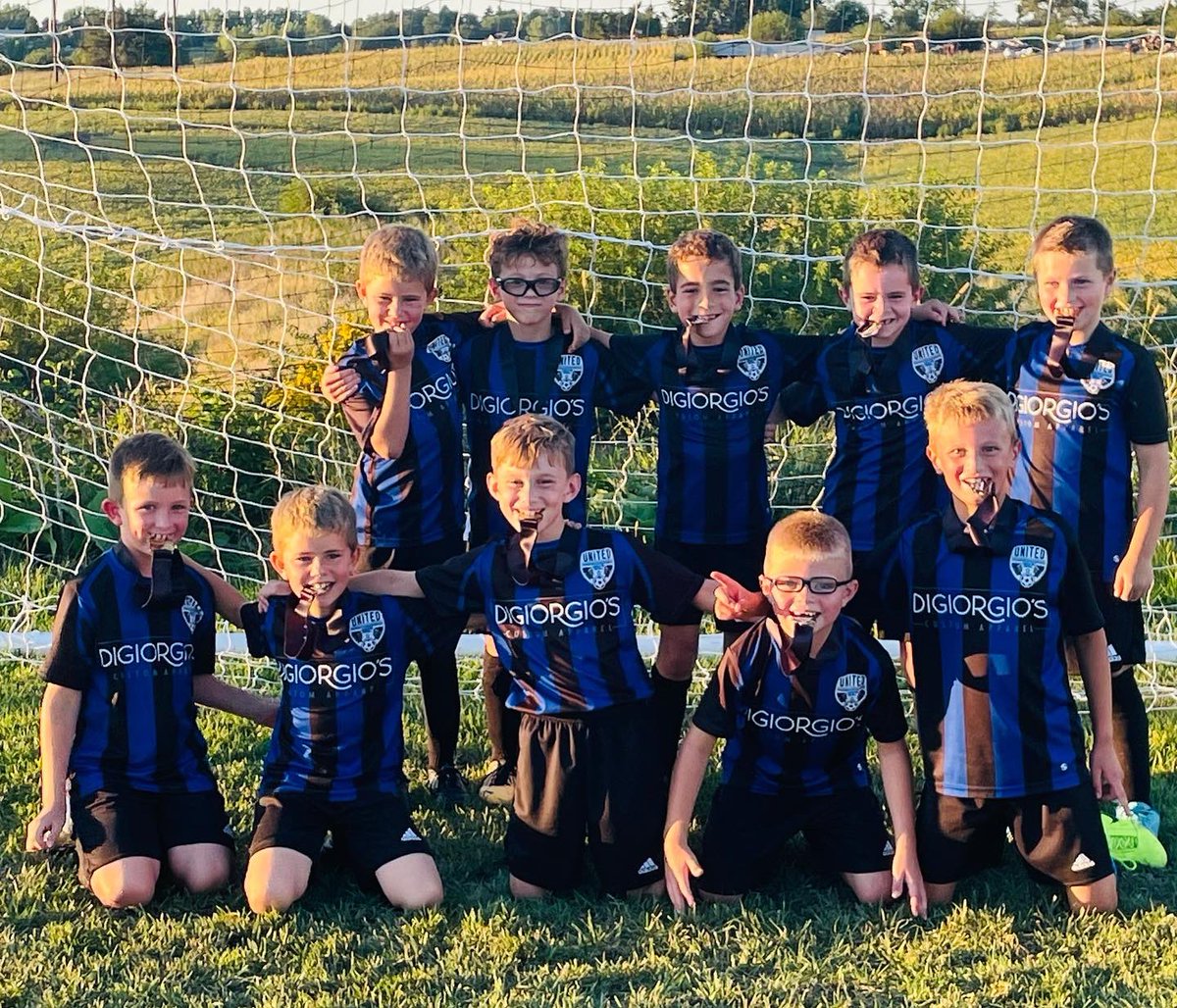 UnitedAssociat4's tweet photo. #UAF U9 Centris Cup CHAMPIONS!  Pizza party on the field following the game and a Kona Ice treat!  Well deserved boys.  Great weekend of soccer! 🥇#GoUnited https://t.co/NgmNj17BNG