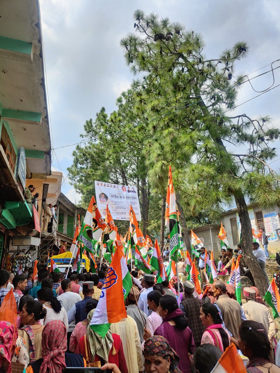 AmilwithanL's tweet photo. Congress party's @VikramadityaINC begins series of road shows, starting from Karsog, to mobilize youth support
@iepunjab https://t.co/x69AcXJYWS