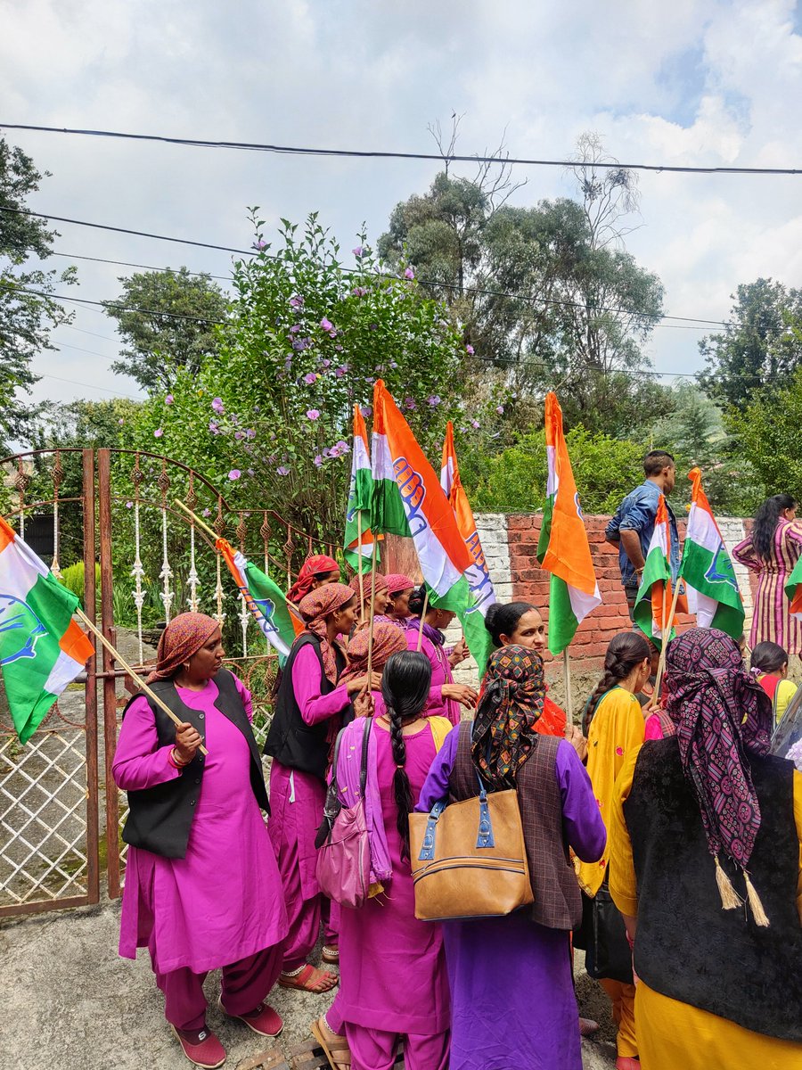 AmilwithanL's tweet photo. Congress party's @VikramadityaINC begins series of road shows, starting from Karsog, to mobilize youth support
@iepunjab https://t.co/x69AcXJYWS