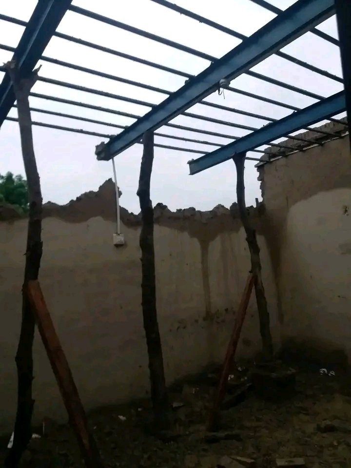 HanifBaloch77's tweet photo. aslam alekum Sir me ek hazir service soldier Hun selab mutasir jis m Mera ghr gir gYa Hy aur yaha khairpur mirs Sindh thari mirawh Gaon mazar Khan Shar m rehaish Hy yaha ek artillery unit diply Hy 166med unky pas bhi gya hon kafi dafa par koi madad nhi Ki mujy relief aur ration k https://t.co/7mM6ABny16