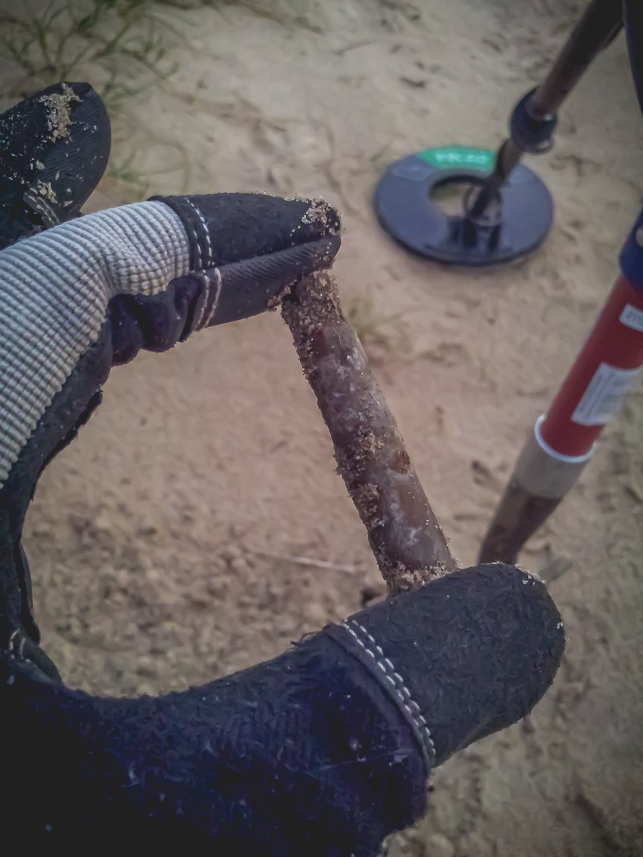 EarthScanners's tweet photo. Our first historical find.
🗓️ - 11/09/22
🔍 - #Pembrokeshire
#metaldetecting #metaldetectinguk #WW1History #metaldetectorist #metaldetectorists #WW1 #detectorists #earthscanners #beachfinds #ukmetaldetecting #detectorist #beachmetaldetecting #beachdetecting #LostandFound https://t.co/UPI13aIulk