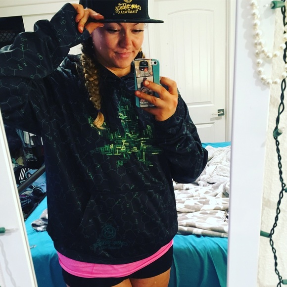 ZeroGravGlass's tweet photo. So good I had to share! Check out all the items I'm loving on @Poshmarkapp from @ShopSaritalynne #poshmark #fashion #style #shopmycloset #thehighbrand #chemcouturestreetwear: https://t.co/uYBvOJJGlI https://t.co/nXQ0GIBK2y
