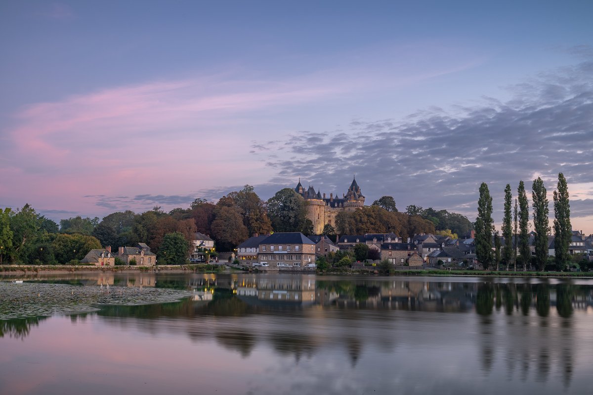 Le château de Combourg. #MagnifiqueBretagne #Bretagne #madeinbzh #bretagne #BretagneMyLove #bretagnemagique #ePHOTOzine #FranceMagique #illetvilaine #sunrise #SonyAlpha