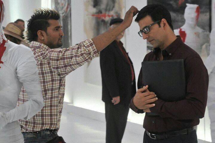 akshaykumar's tweet photo. You stood out of the crowd with your funky hairstyles and infectious smile. Always ensured not even one hair of mine was out of place. The life of the set, my hairdresser for more than 15 years,Milan Jadhav. Still can’t believe you’ve left us…I will miss you Milano💔 Om shanti🙏🏻 https://t.co/5yO7eXzEpJ