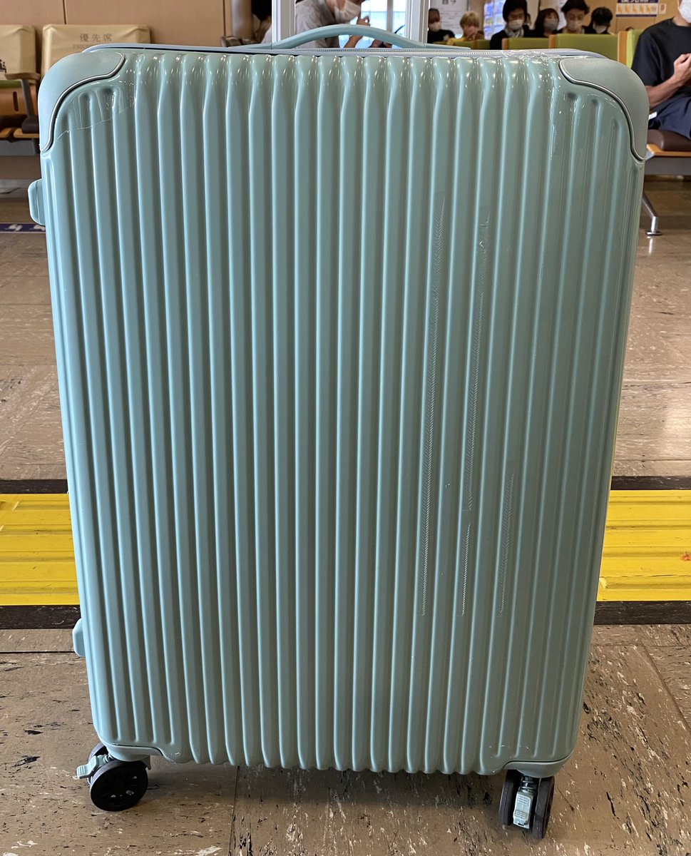 TheNenya's tweet photo. My suitcase decided that now is a good time to rip. So I had to buy a new oneβ¦.. #Shawolthings https://t.co/X4nxaxsAdI