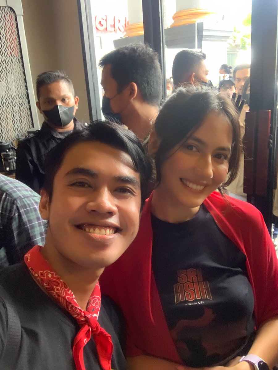 bowiewaskito's tweet photo. sukses for Sri Asih nya guysss🫶🏼 6 oktober 2022 di seluruh bioskop indonesia! 

#sriasih #bumilangit #upirocks #jefrinichol #pevitapearce #fadlyfaisal #BCU https://t.co/f2MjXdn7pC