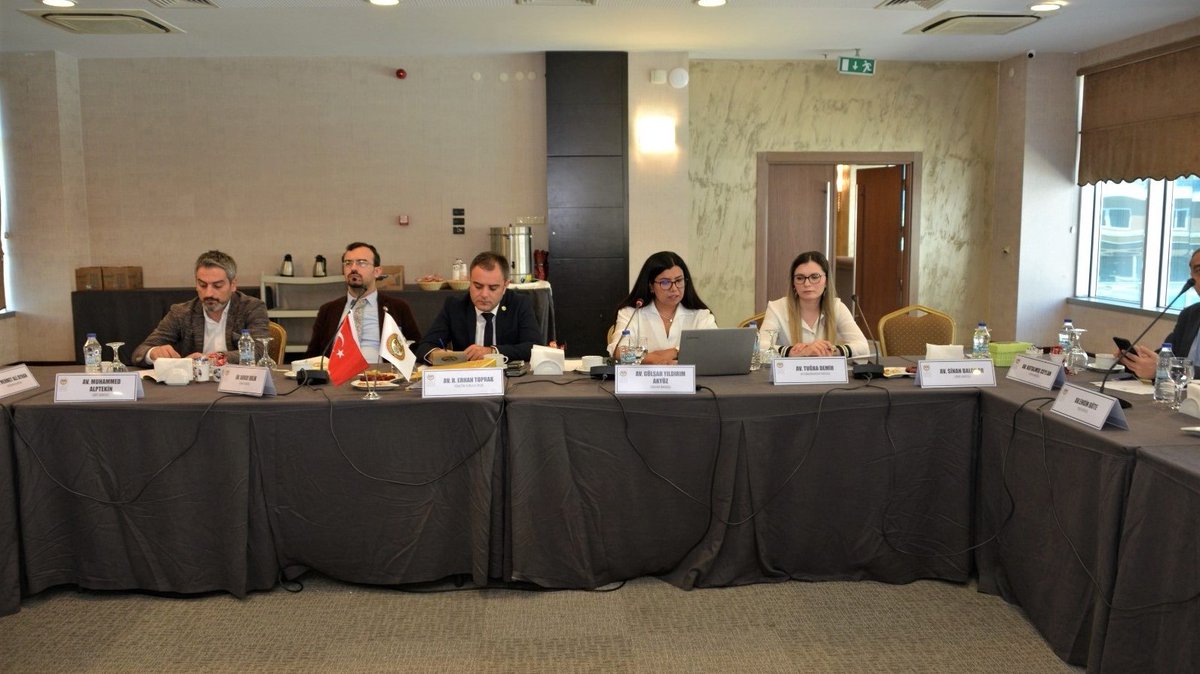 Türkiye Barolar Birliği Aracı ve Takipçilerle Mücadele Komisyonu’nun ilk toplantısı 10 Eylül 2022 tarihinde,TBB Yönetim Kurulu Üyesi Av.R.Erhan Toprak'ın koordinatörlüğünde gerçekleştirdik.Toplantıda mücadele yöntemleri belirlenerek bu doğrultuda çalışma alt grupları oluşturuldu.